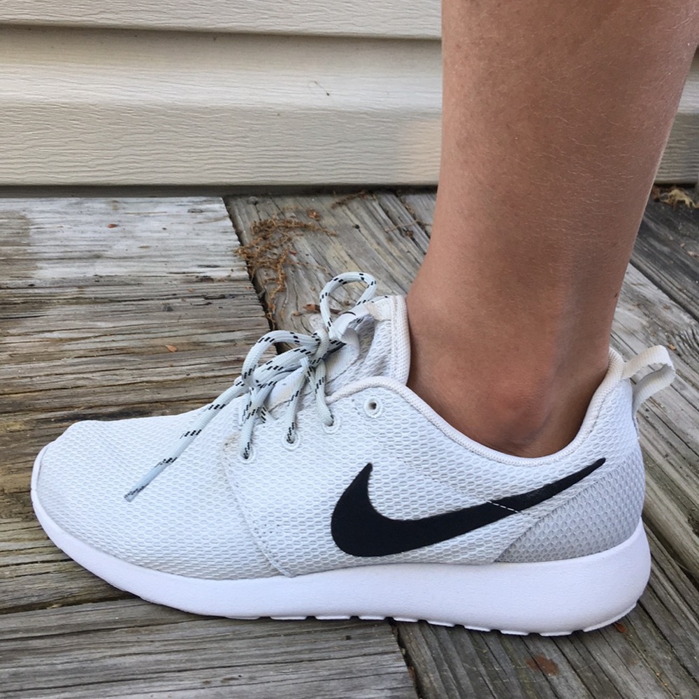 Nike white sneakers - Picture 7 of 8